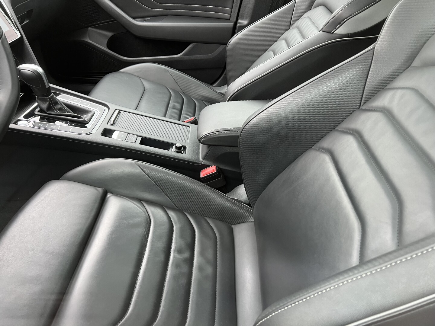 VW Arteon 2.0 TDI 200PS DSG 4Motion R-Line IQ-Led З Німеччини (126986)