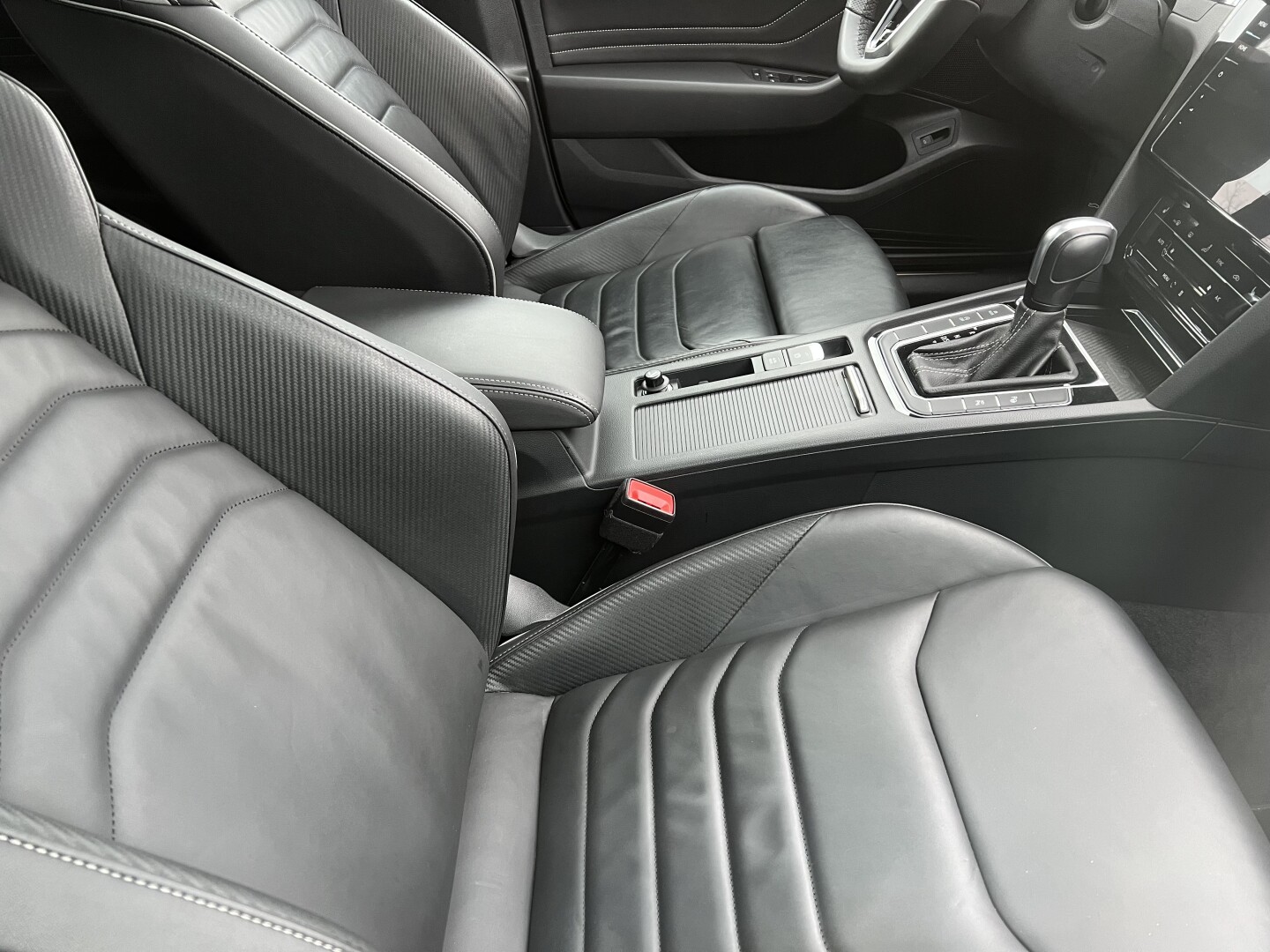 VW Arteon 2.0 TDI 200PS DSG 4Motion R-Line IQ-Led З Німеччини (126995)