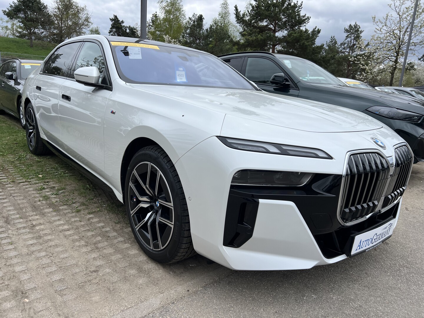 BMW 740d xDrive 299PS M-Sport Sky-Lounge  З Німеччини (127199)