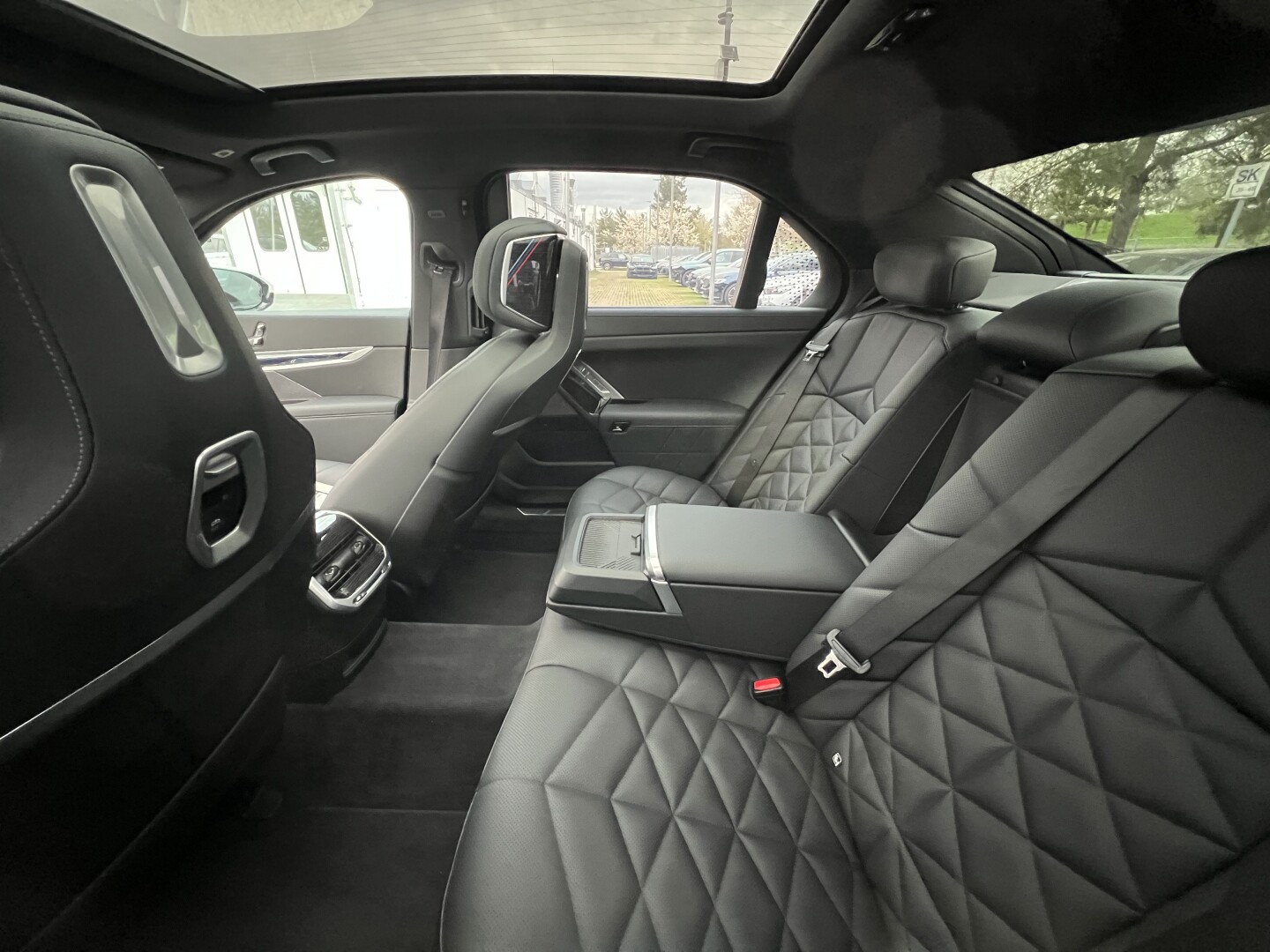 BMW 740d xDrive 299PS M-Sport Sky-Lounge  З Німеччини (127187)