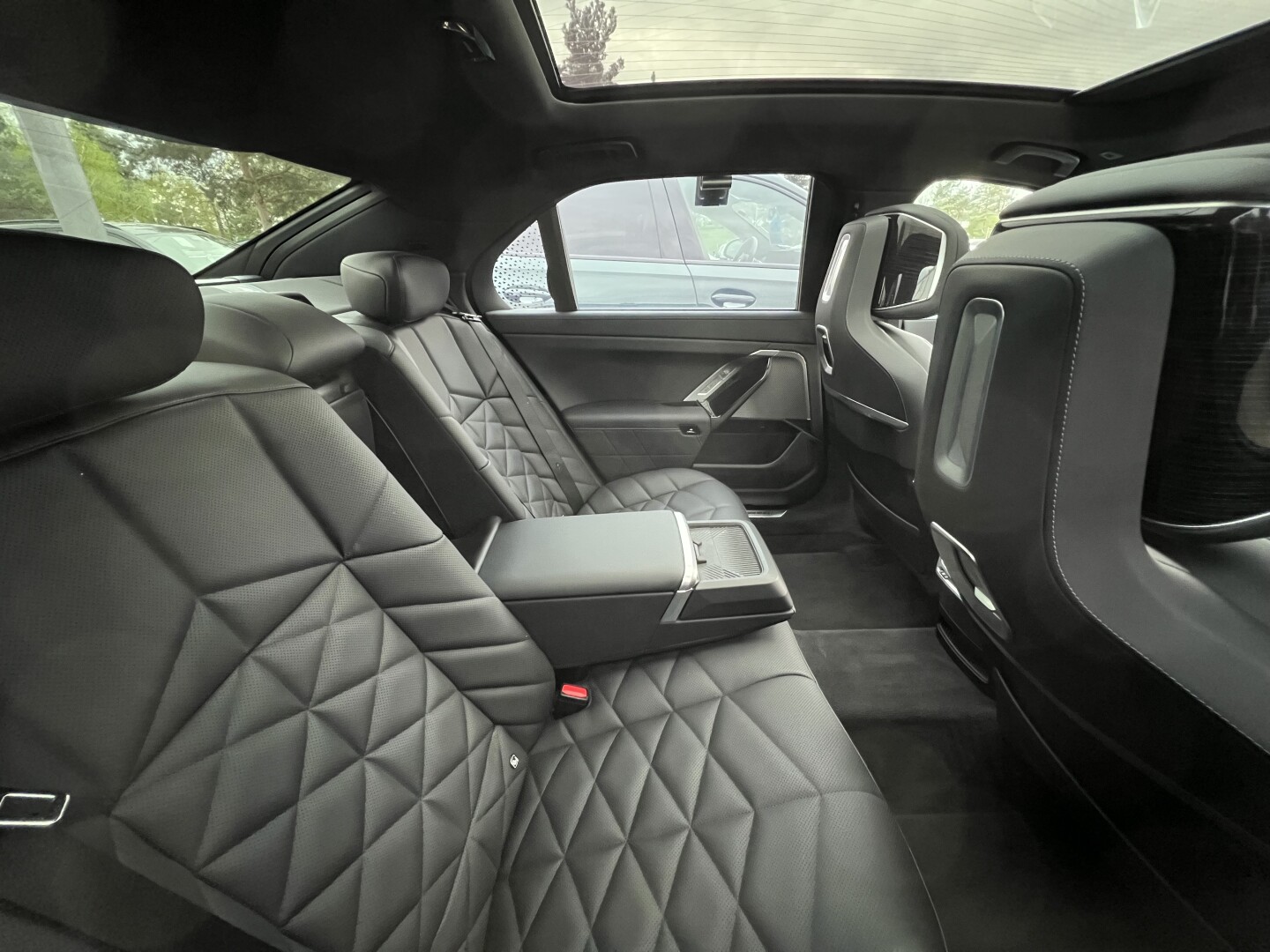 BMW 740d xDrive 299PS M-Sport Sky-Lounge  З Німеччини (127193)