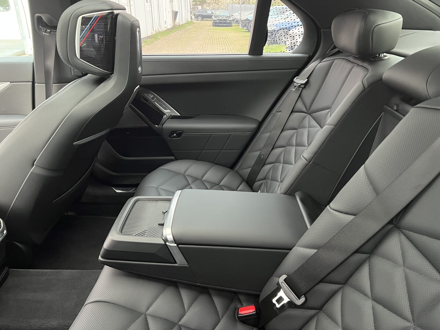 BMW 740d xDrive 299PS M-Sport Sky-Lounge  З Німеччини (127188)