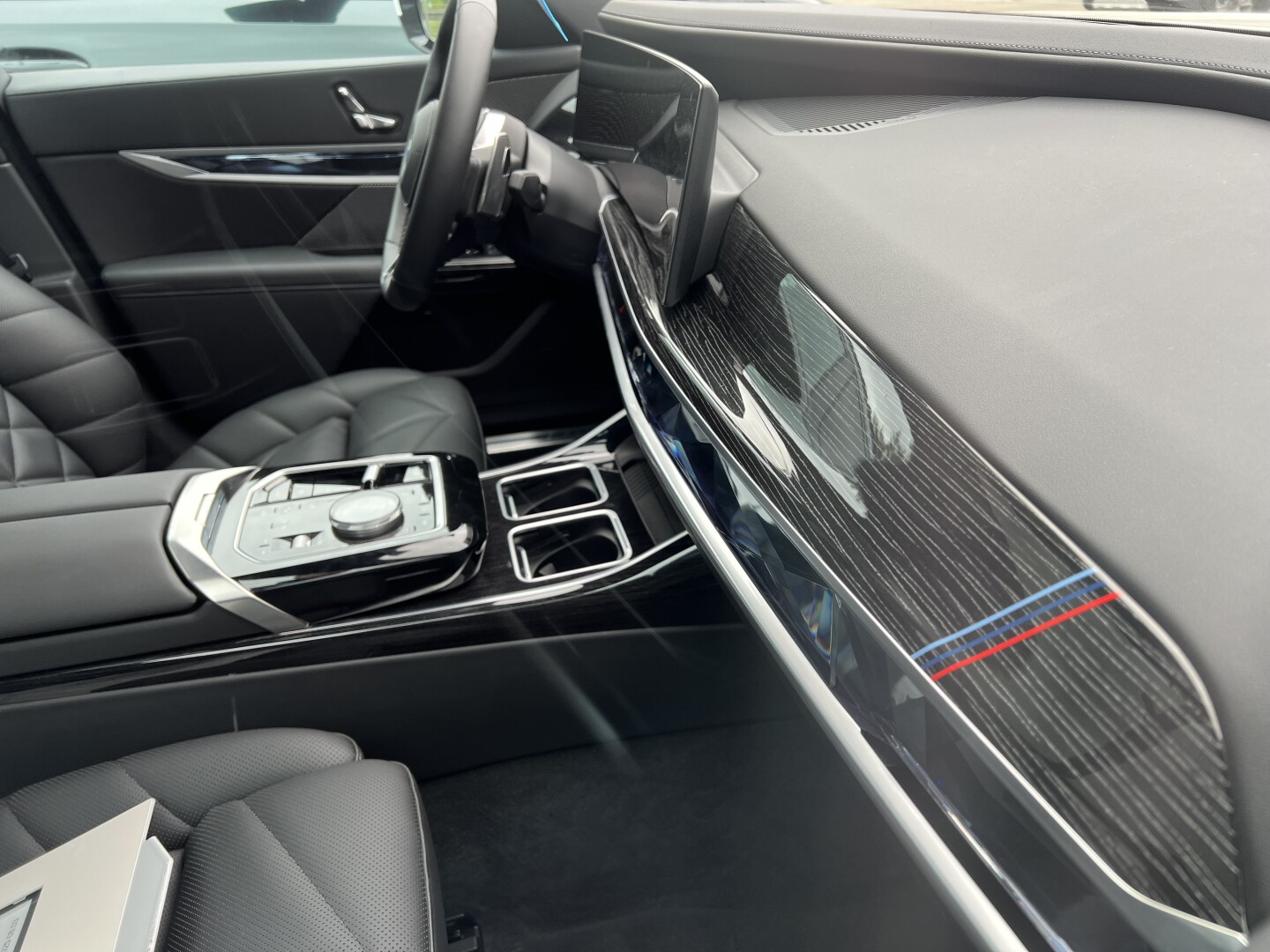 BMW 740d xDrive 299PS M-Sport Sky-Lounge  З Німеччини (127195)
