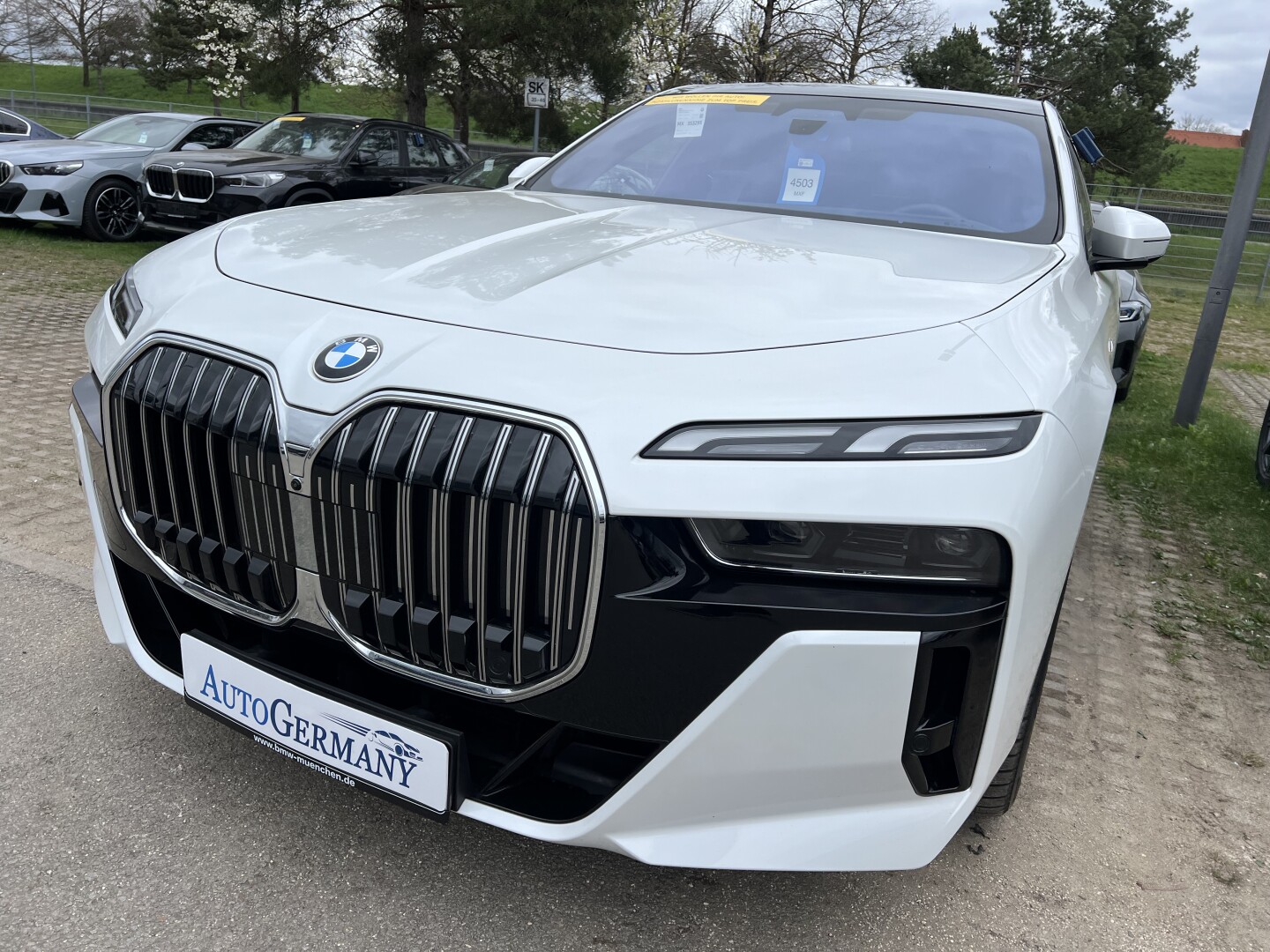 BMW 740d xDrive 299PS M-Sport Sky-Lounge  З Німеччини (127201)
