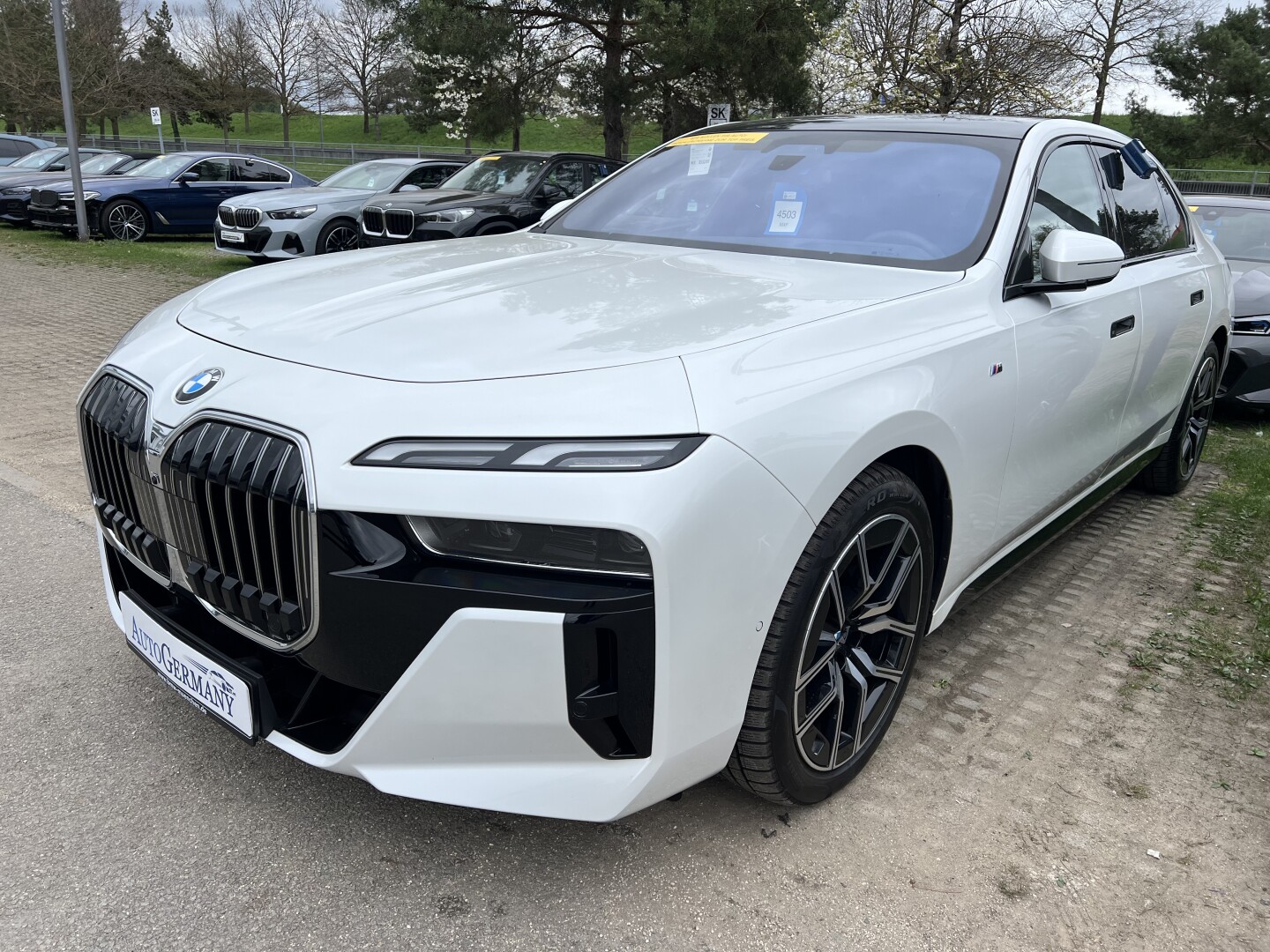 BMW 740d xDrive 299PS M-Sport Sky-Lounge  З Німеччини (127178)