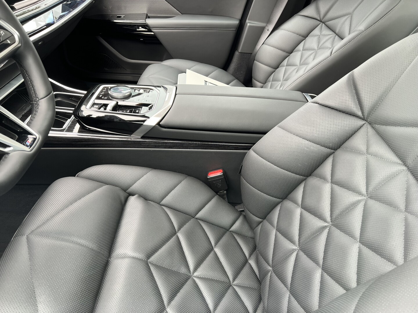 BMW 740d xDrive 299PS M-Sport Sky-Lounge  З Німеччини (127185)