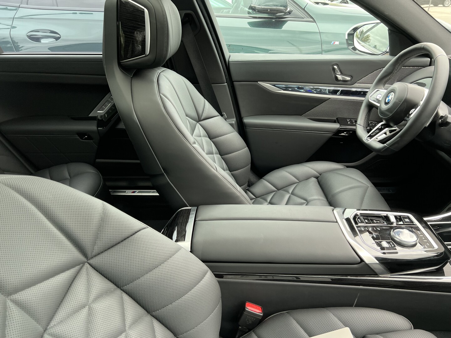 BMW 740d xDrive 299PS M-Sport Sky-Lounge  З Німеччини (127197)