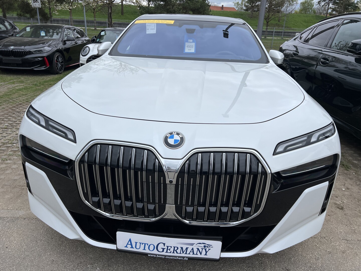 BMW 740d xDrive 299PS M-Sport Sky-Lounge  З Німеччини (127202)
