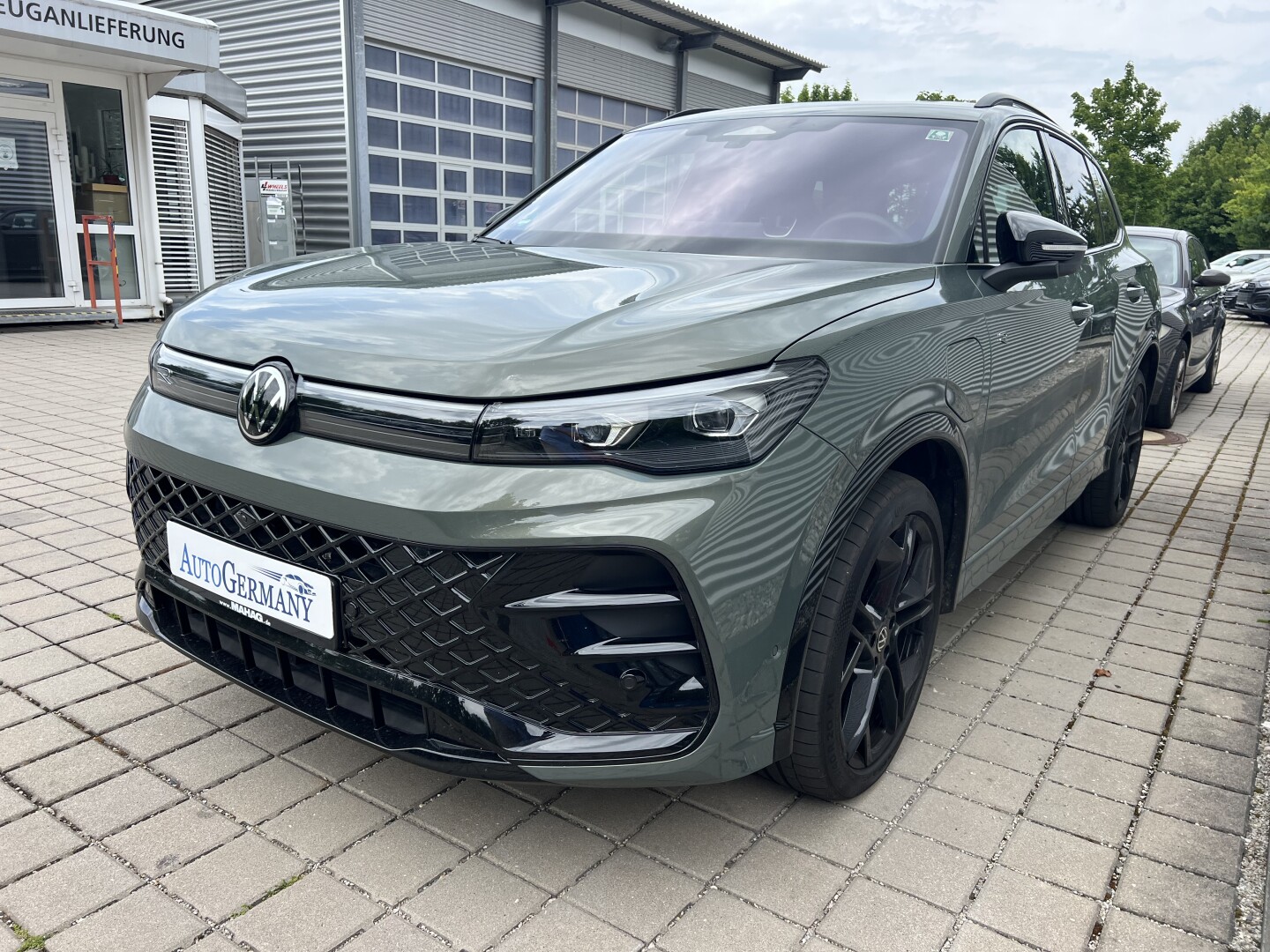 VW Tiguan 1.5e Hybrid 272PS R-Line DSG Black З Німеччини (127776)