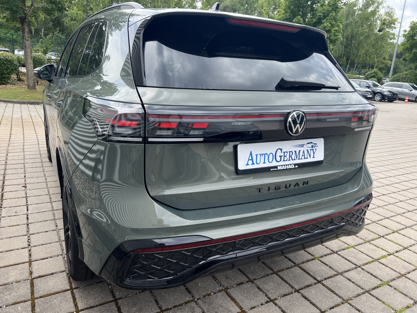 VW Tiguan 1.5e Hybrid 272PS R-Line DSG Black З Німеччини (127788)
