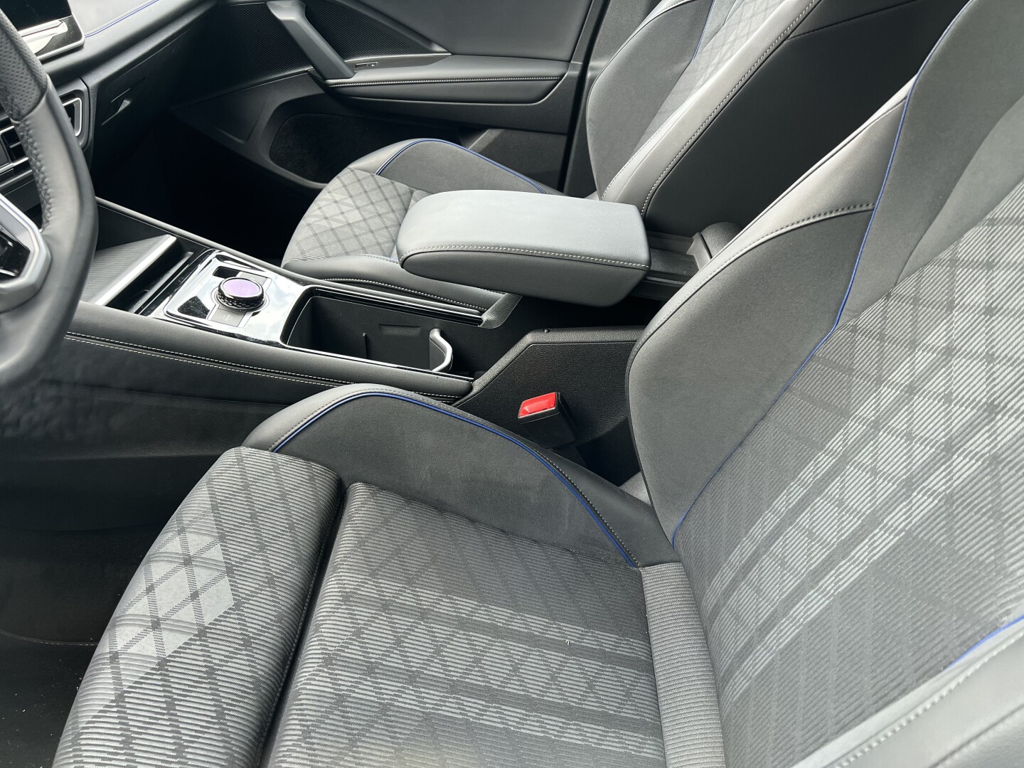 VW Tiguan 1.5e Hybrid 272PS R-Line DSG Black З Німеччини (127784)