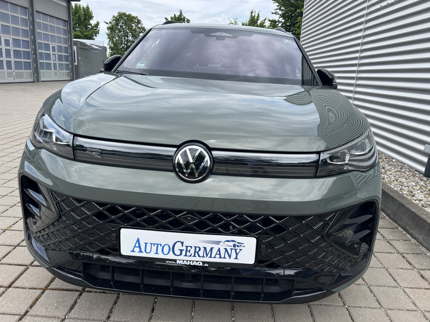 VW Tiguan 1.5e Hybrid 272PS R-Line DSG Black З Німеччини (127773)