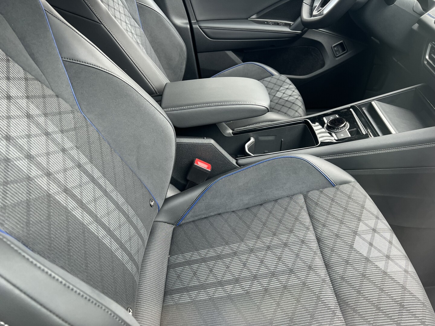 VW Tiguan 1.5e Hybrid 272PS R-Line DSG Black З Німеччини (127767)