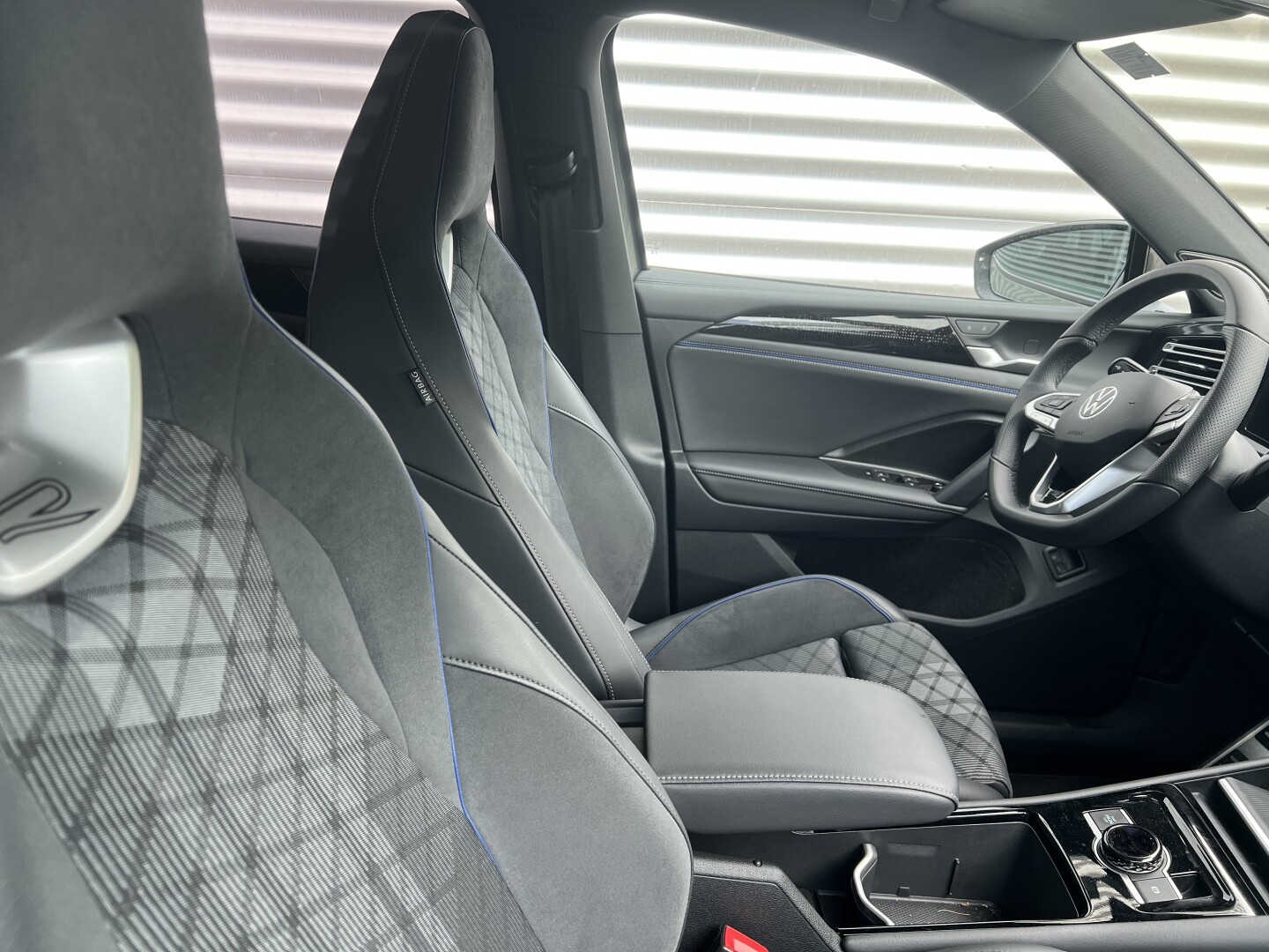 VW Tiguan 1.5e Hybrid 272PS R-Line DSG Black З Німеччини (127768)