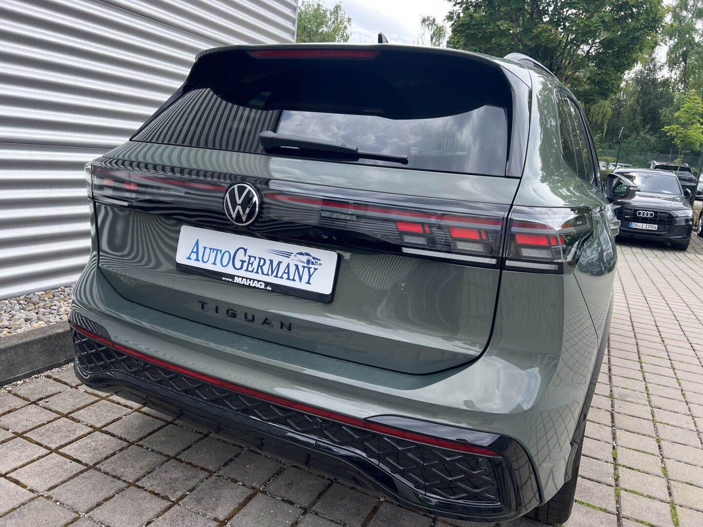 VW Tiguan 1.5e Hybrid 272PS R-Line DSG Black З Німеччини (127789)