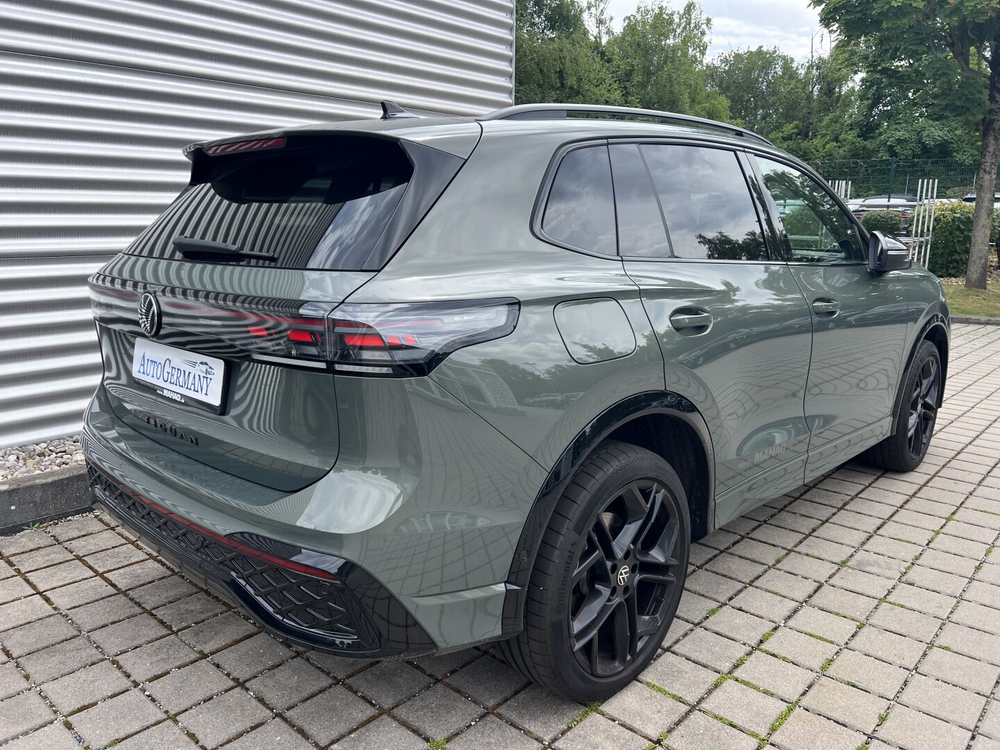 VW Tiguan 1.5e Hybrid 272PS R-Line DSG Black З Німеччини (127790)