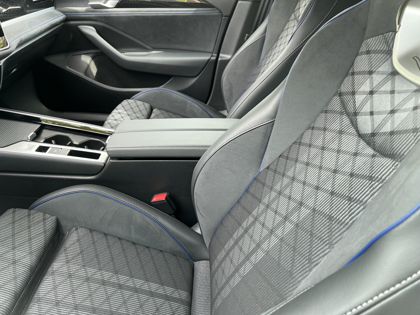 VW Passat 2.0 TDI R-Line 193PS 4-Motion DSG Из Германии (127918)