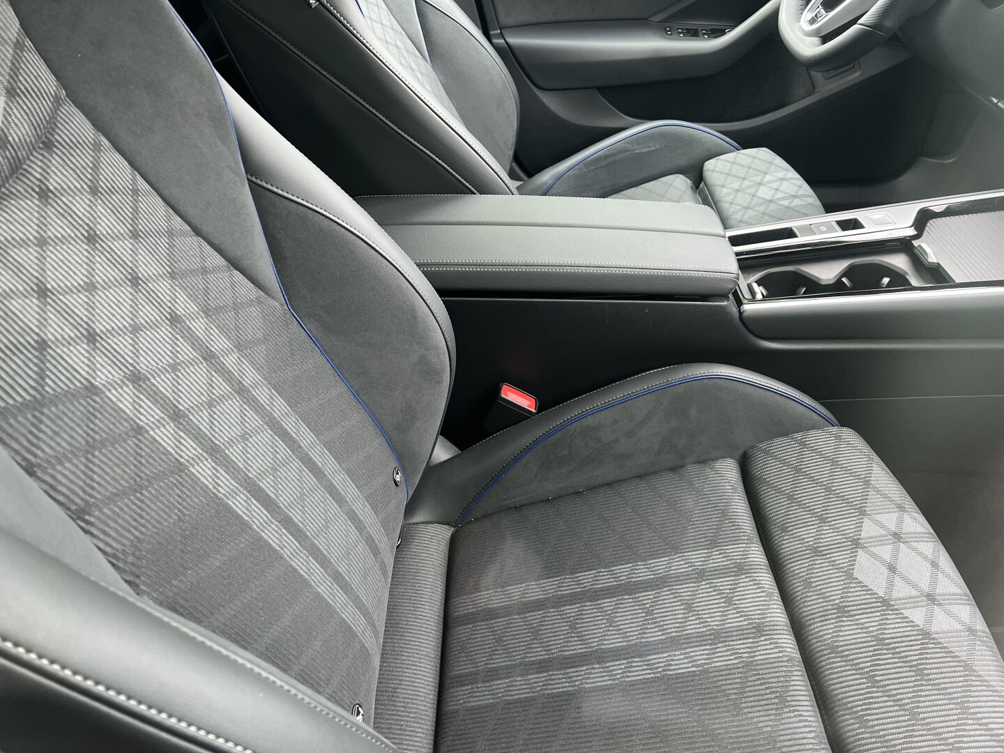 VW Passat 2.0 TDI R-Line 193PS 4-Motion DSG Из Германии (127930)
