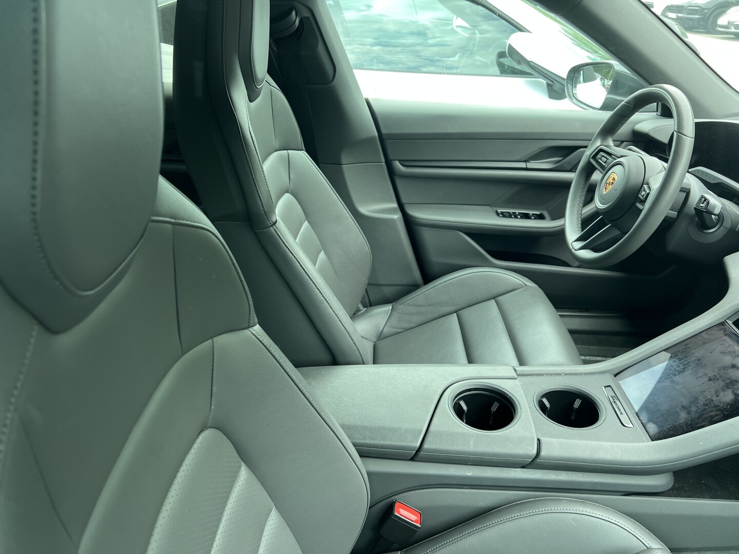 Porsche Taycan 4S LED-Matrix 598PS  З Німеччини (128250)