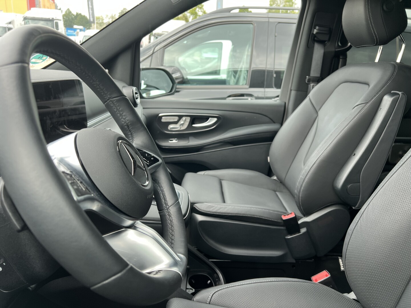 Mercedes-Benz V300d AMG 4-Matic Avantgarde Long 8-set З Німеччини (128318)