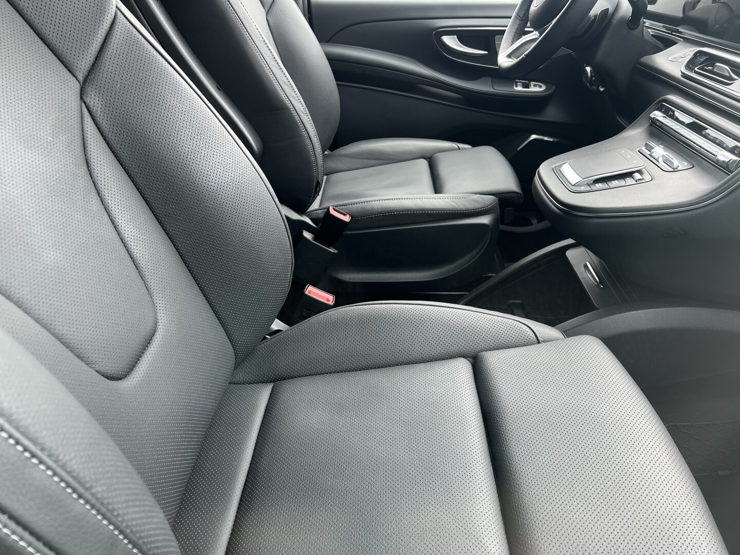 Mercedes-Benz V300d AMG 4-Matic Avantgarde Long 8-set З Німеччини (128304)