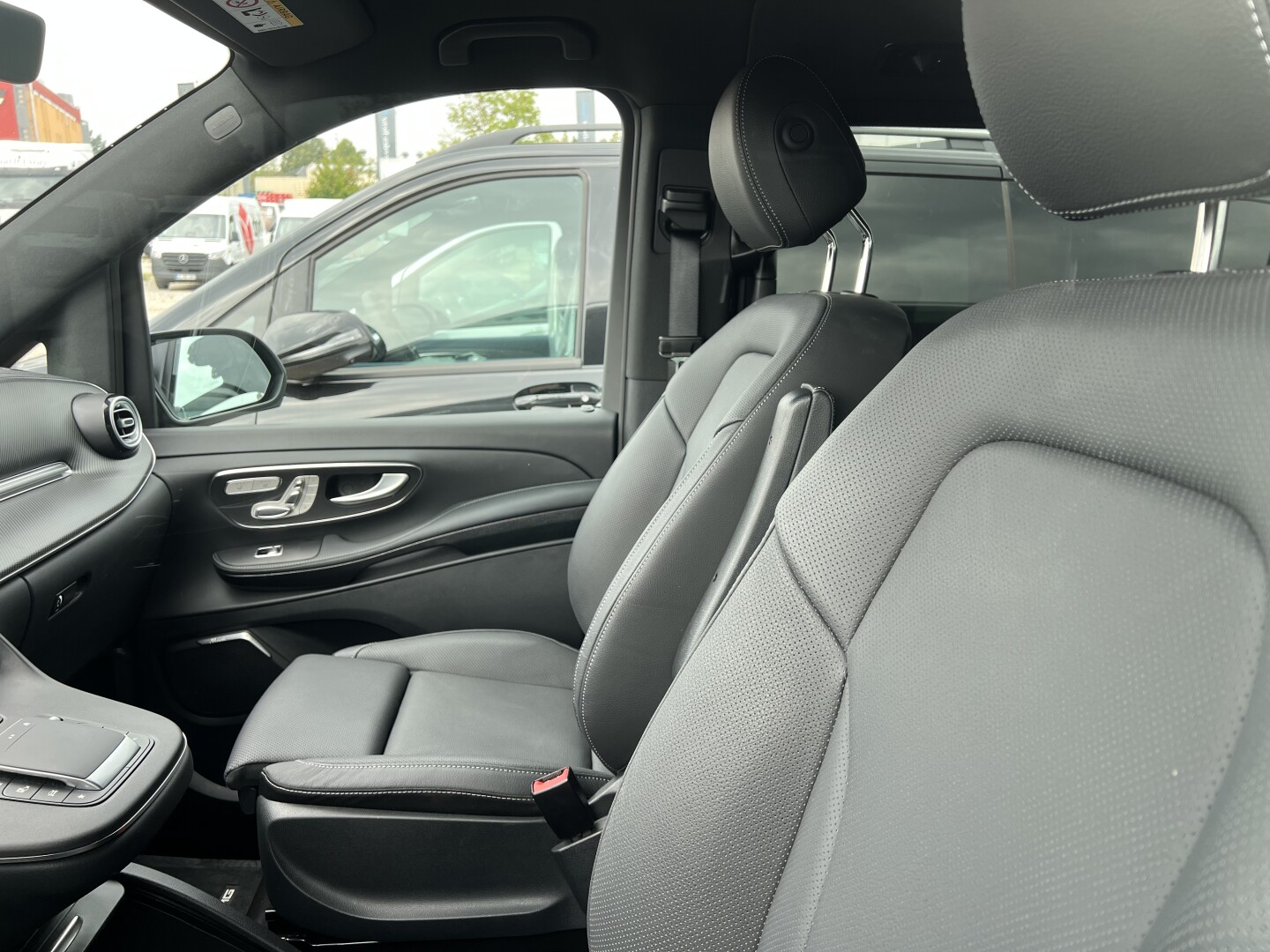 Mercedes-Benz V300d AMG 4-Matic Avantgarde Long 8-set З Німеччини (128319)