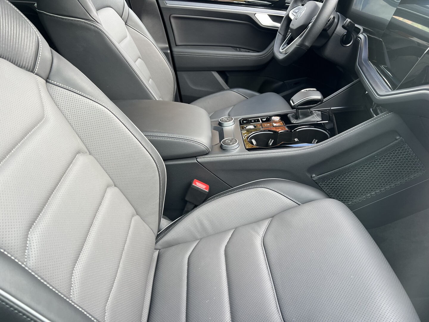VW Touareg 3.0TDI 4Motion 286PS R-Line Black-Style З Німеччини (128807)