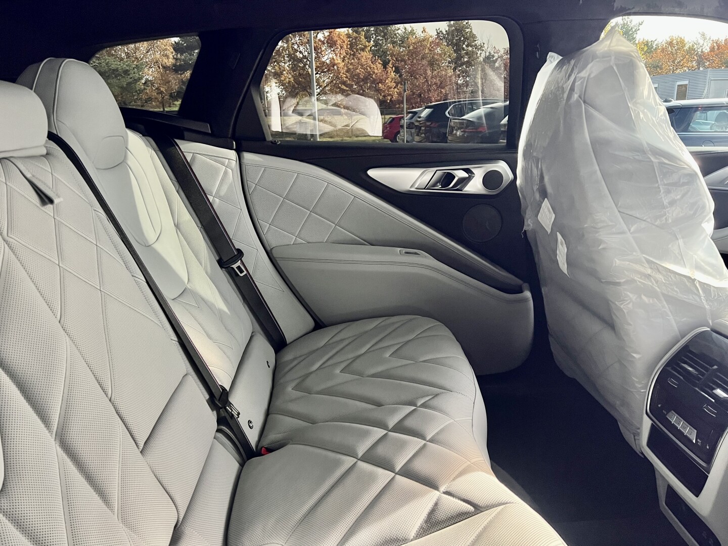 BMW XM 4.4 Hybrid 653PS Individual Black-Paket Из Германии (129276)