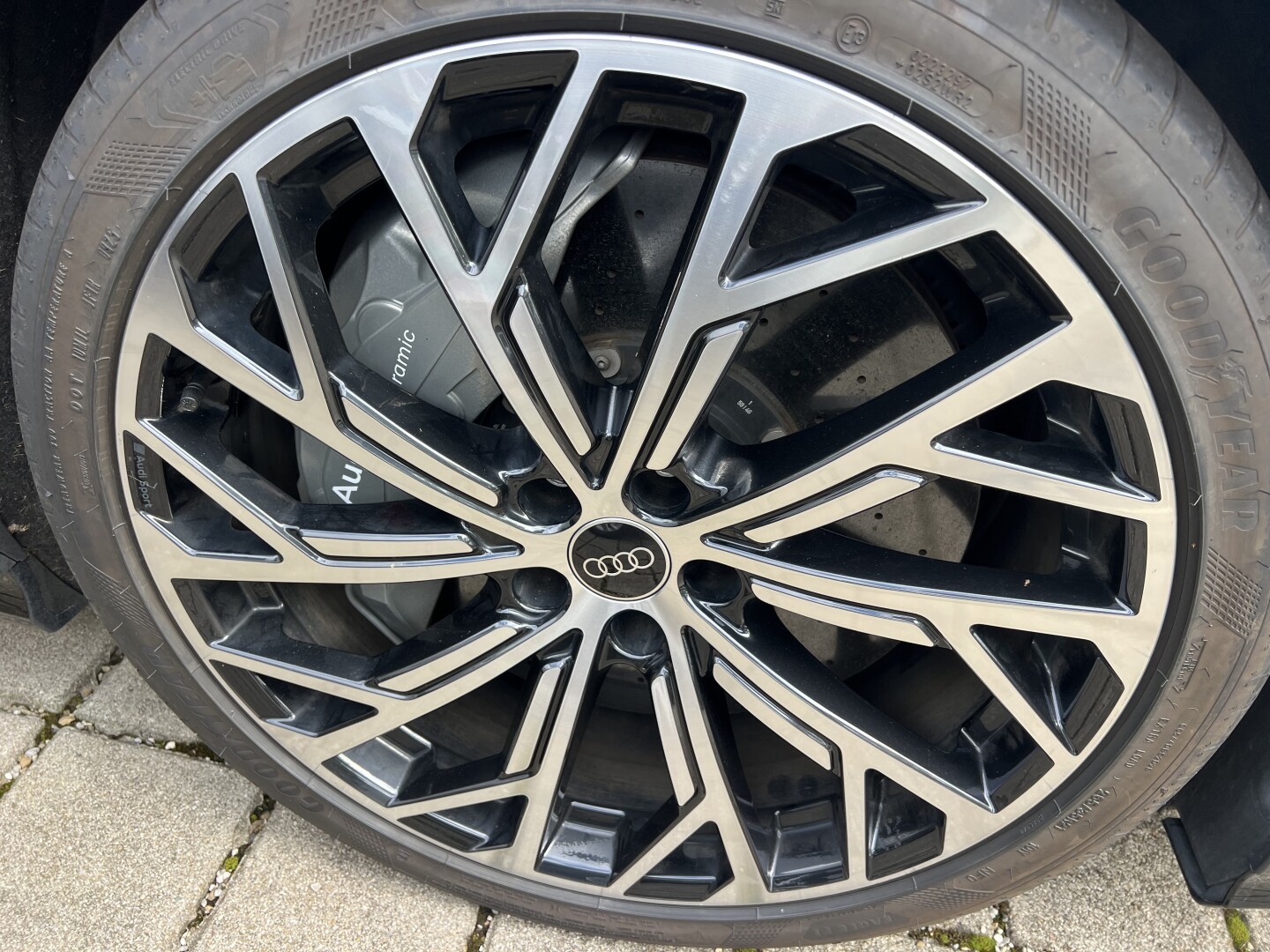 Audi S8 4.0TFSI 571PS Quattro Matrix Black-Paket Из Германии (129389)