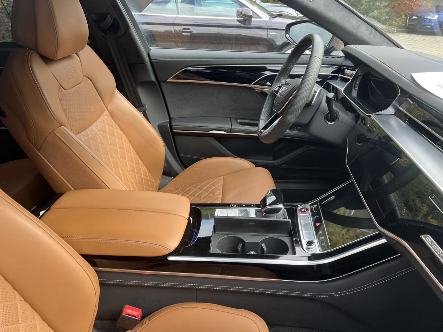 Audi S8 4.0TFSI 571PS Quattro Matrix Black-Paket Из Германии (129375)