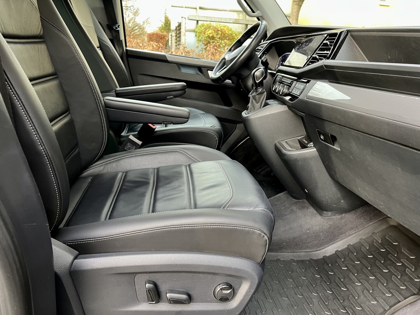 VW T6.1 Multivan 2.0TDI 204PS 4Motion DSG Highline LED Из Германии (129435)