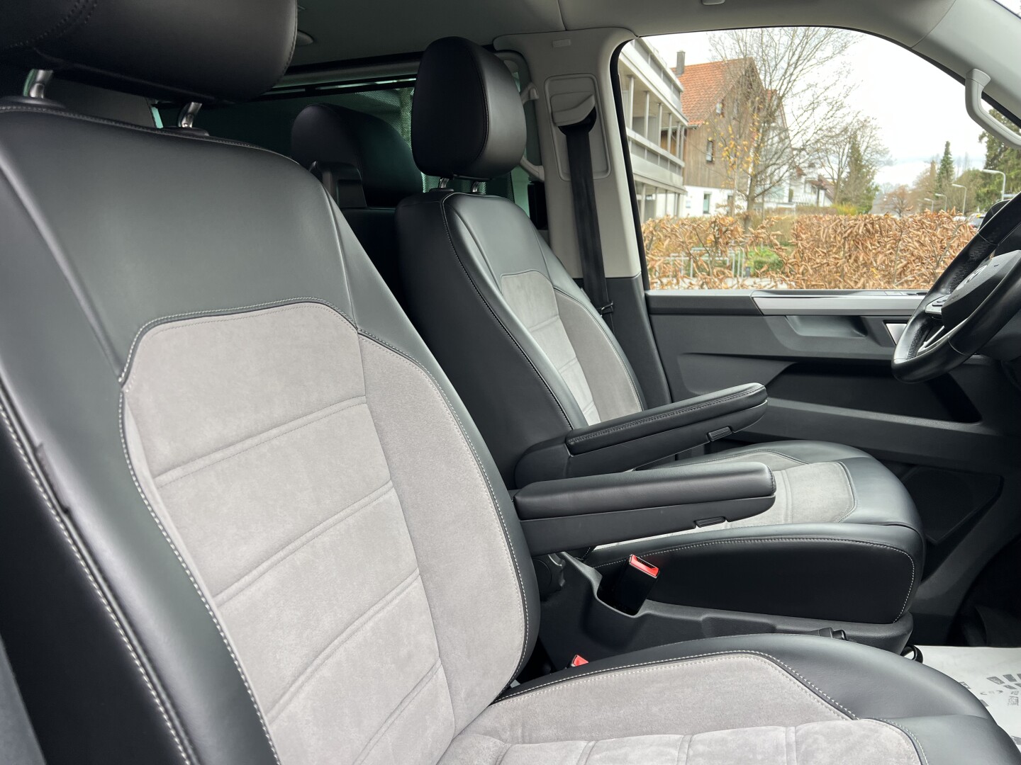 VW Multivan 2.0TDI Lang 4Motion DSG Highline LED From Germany (129662)