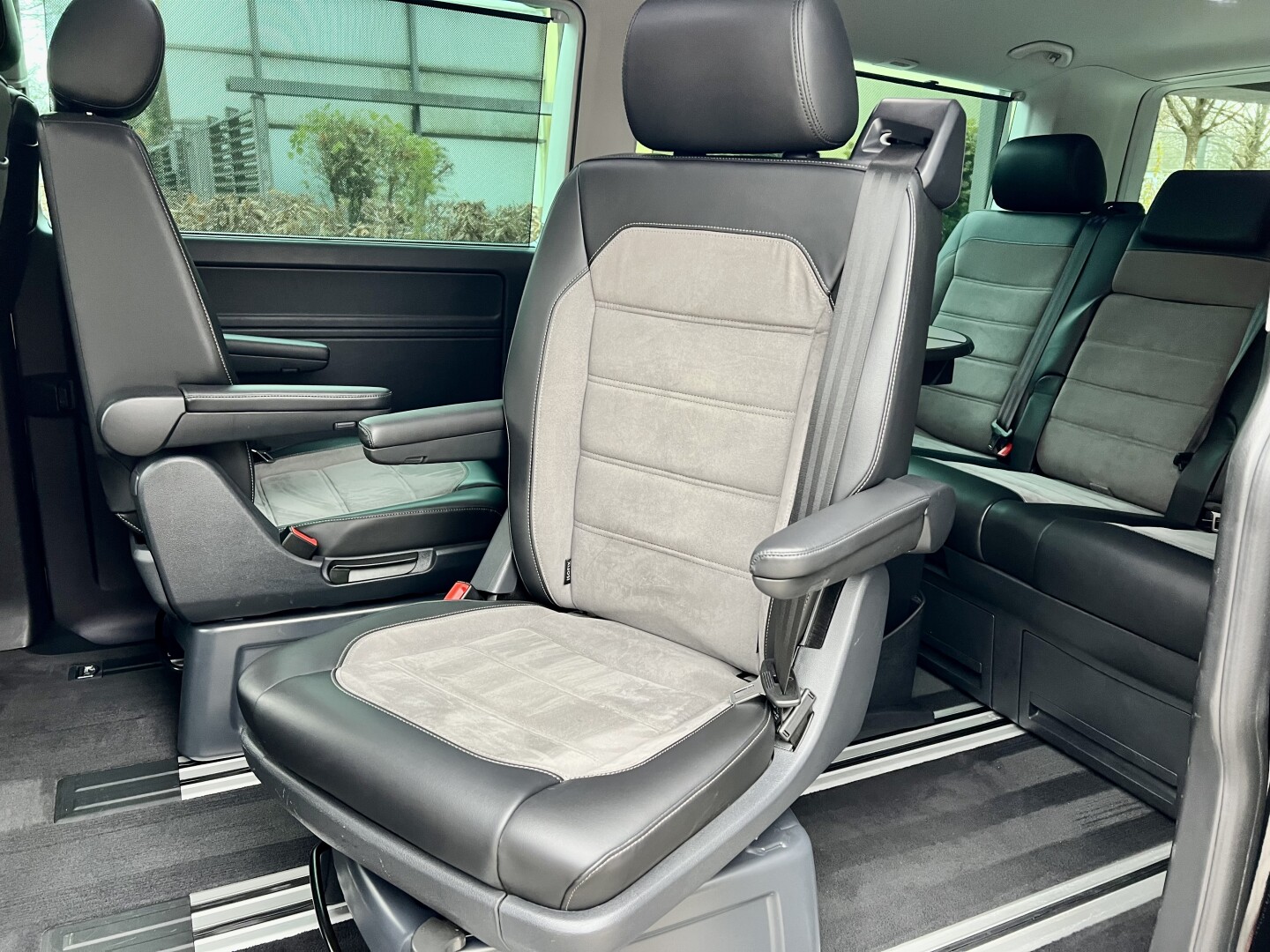 VW Multivan 2.0TDI Lang 4Motion DSG Highline LED From Germany (129650)