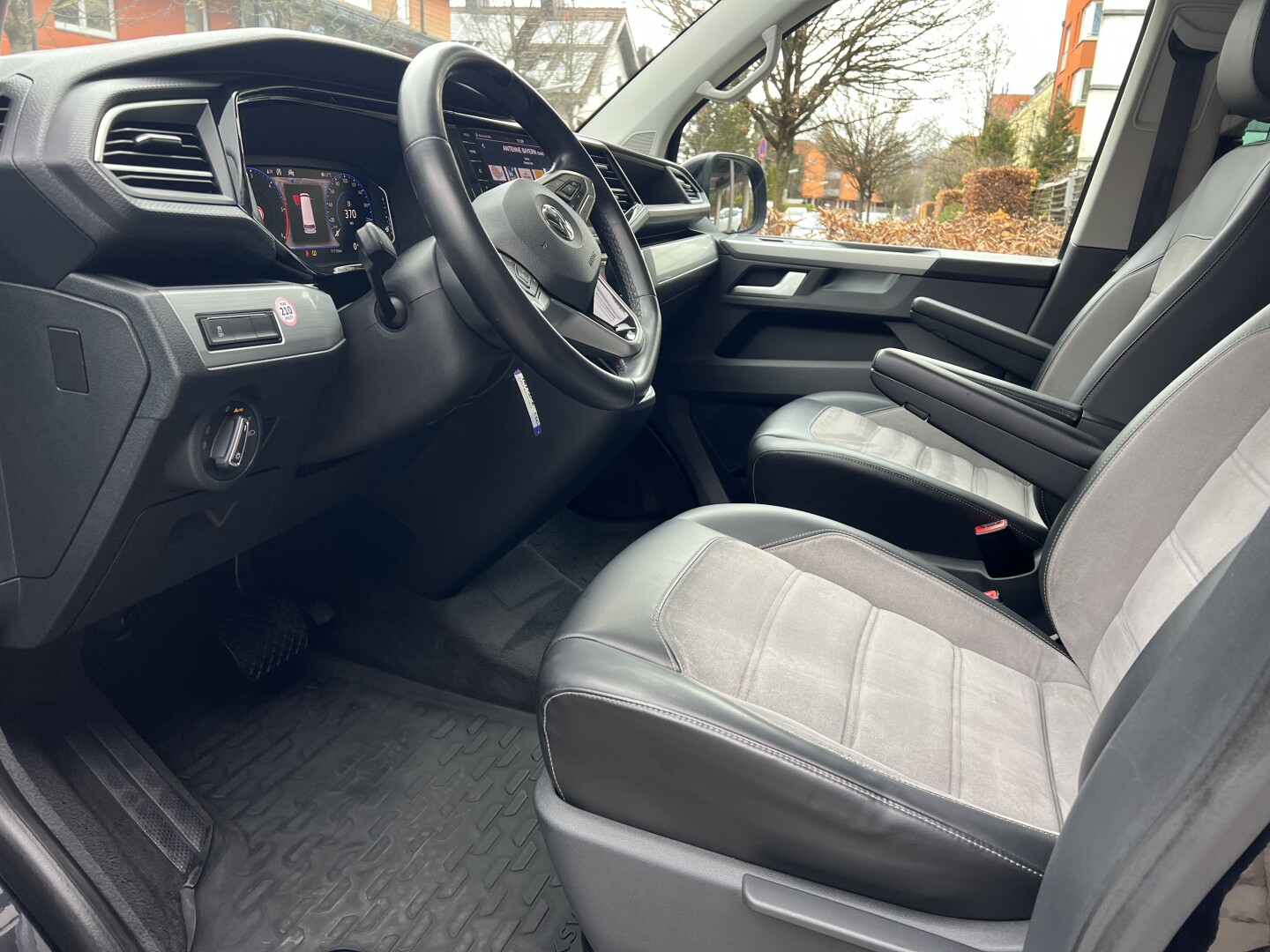 VW Multivan 2.0TDI Lang 4Motion DSG Highline LED From Germany (129673)