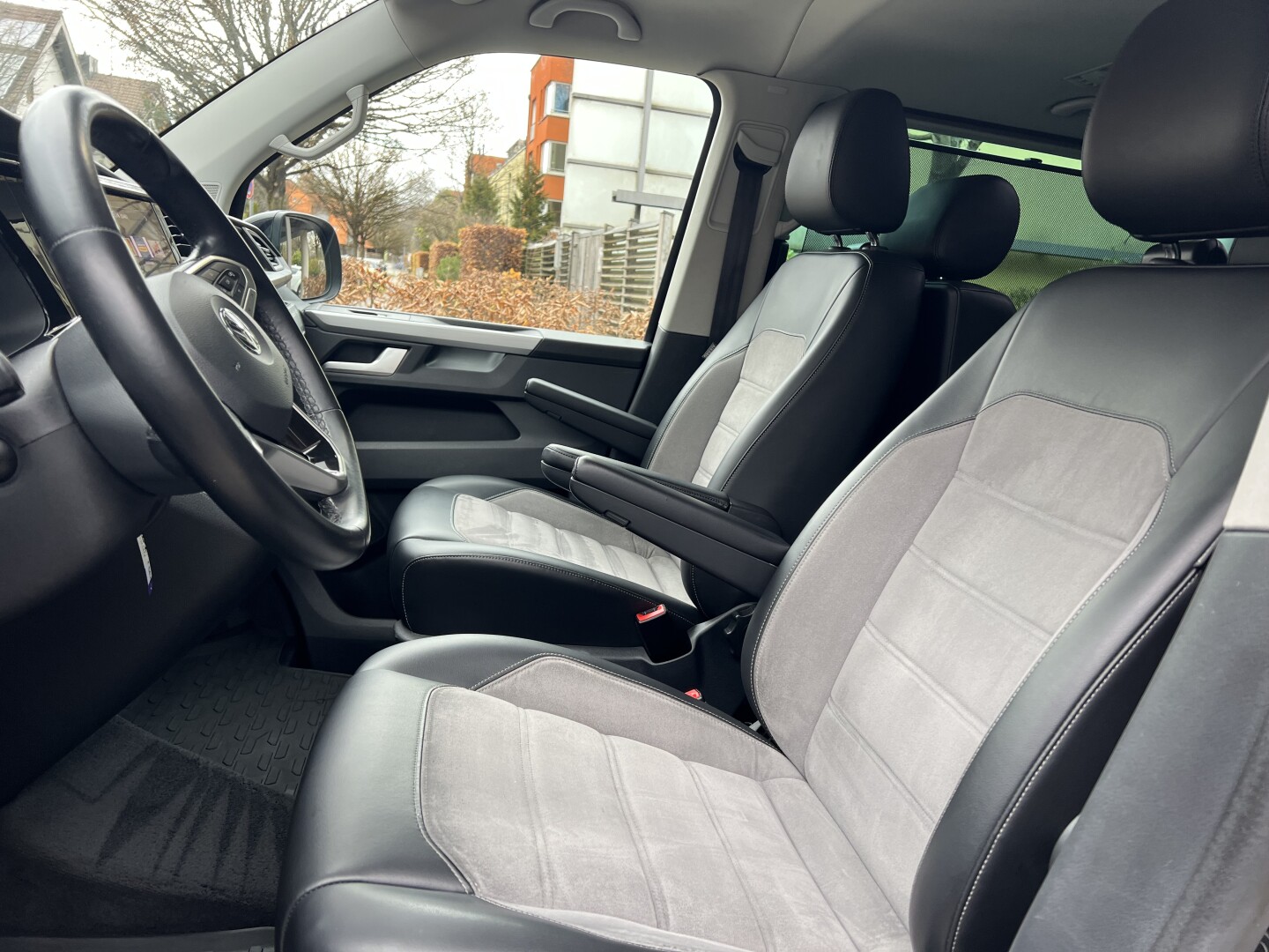 VW Multivan 2.0TDI Lang 4Motion DSG Highline LED From Germany (129659)