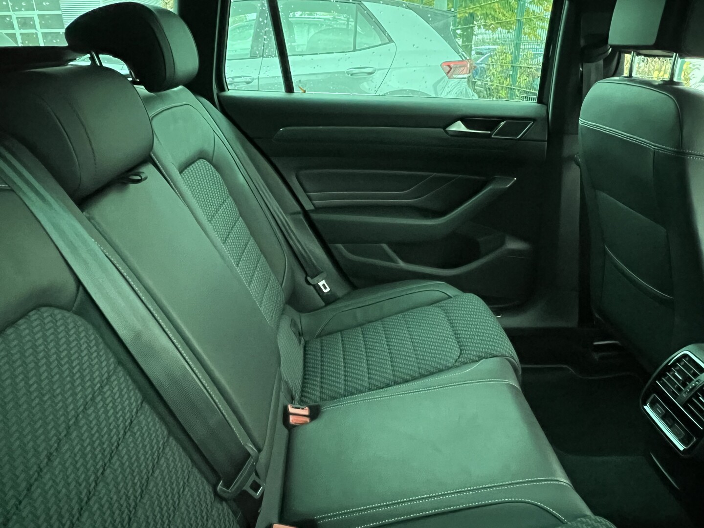 VW Passat 2.0TDI R-Line 200PS 4-Motion DSG LED З Німеччини (129843)