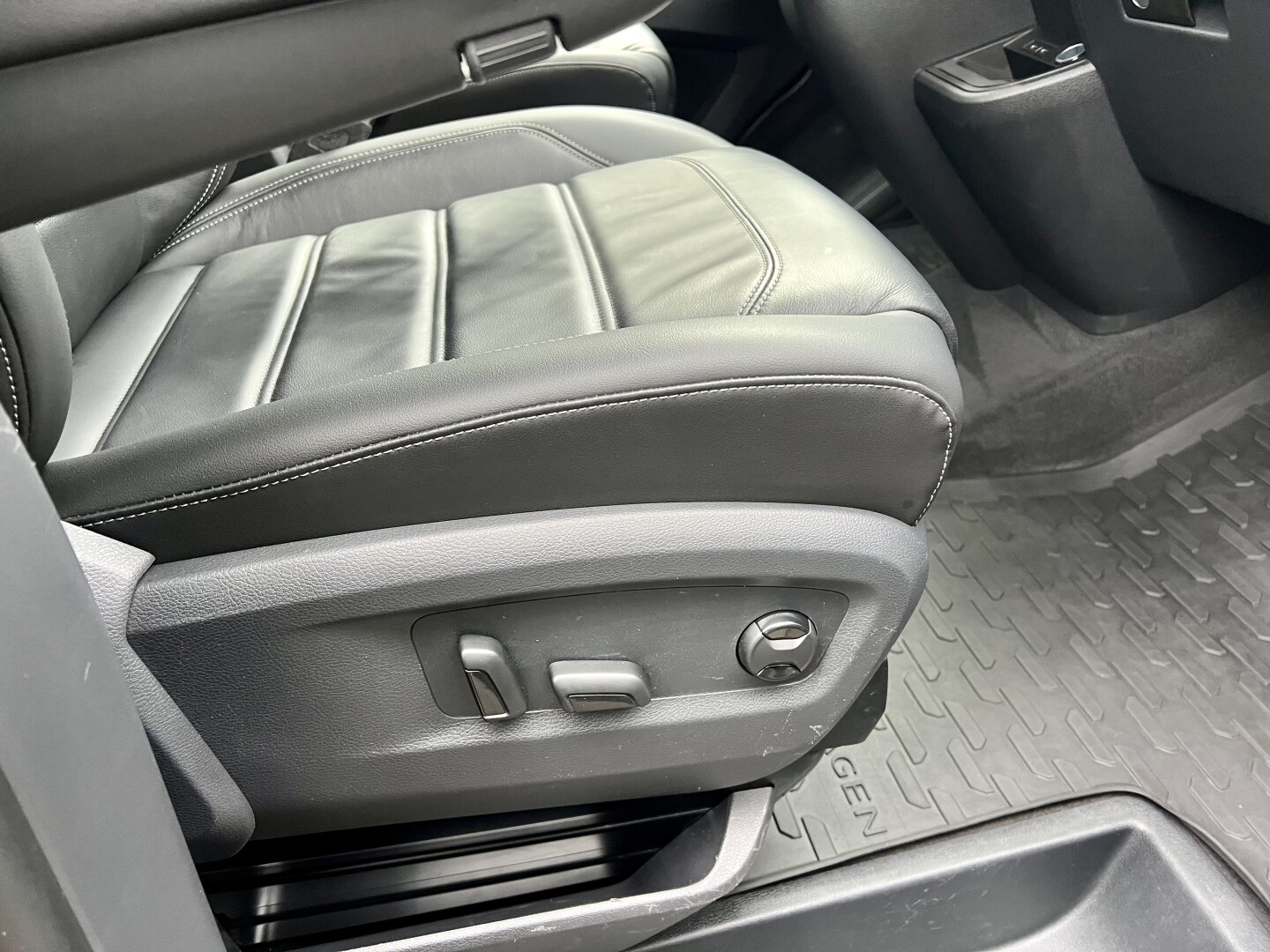 VW Multivan 2.0TDI 4Motion Generation-Six DSG LED З Німеччини (130015)