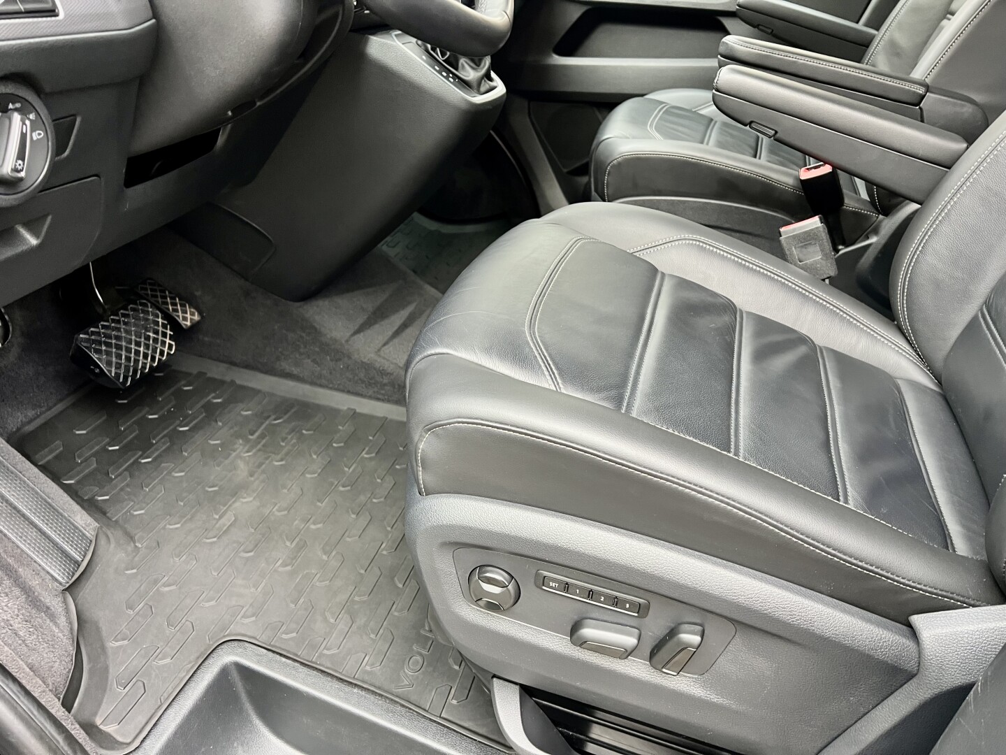 VW Multivan 2.0TDI 4Motion Generation-Six DSG LED З Німеччини (129996)