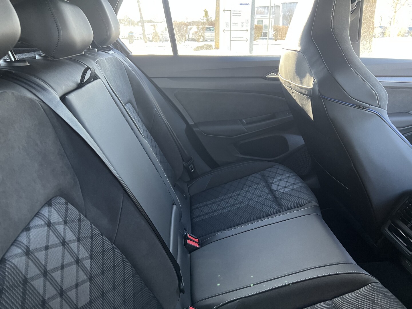 VW Golf 8 R-Line 1.5eTSI DSG Black-Paket IQ-Licht З Німеччини (130142)