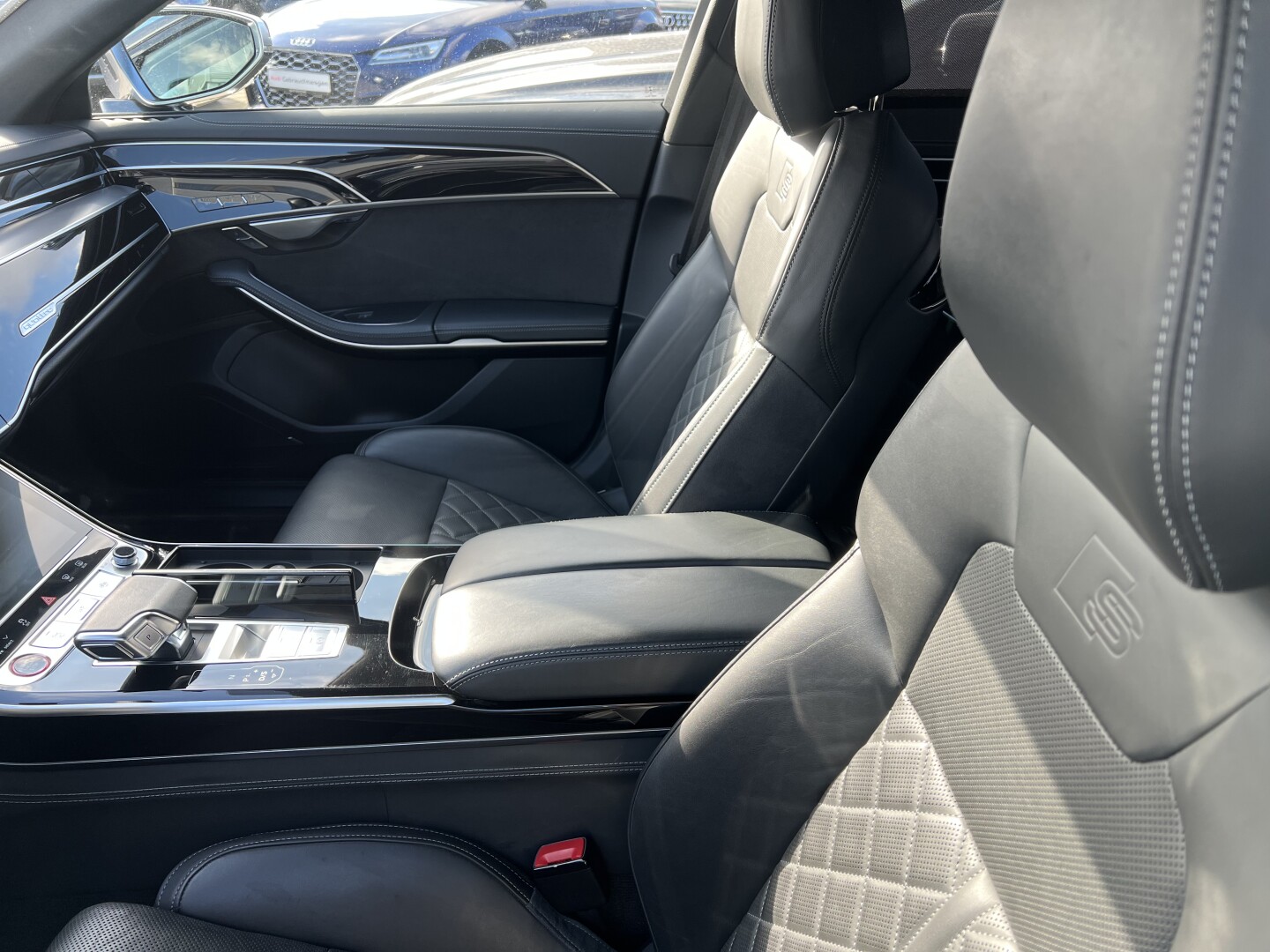 Audi S8 4.0TFSI 571PS Quattro Matrix B&O Black-Paket З Німеччини (130671)
