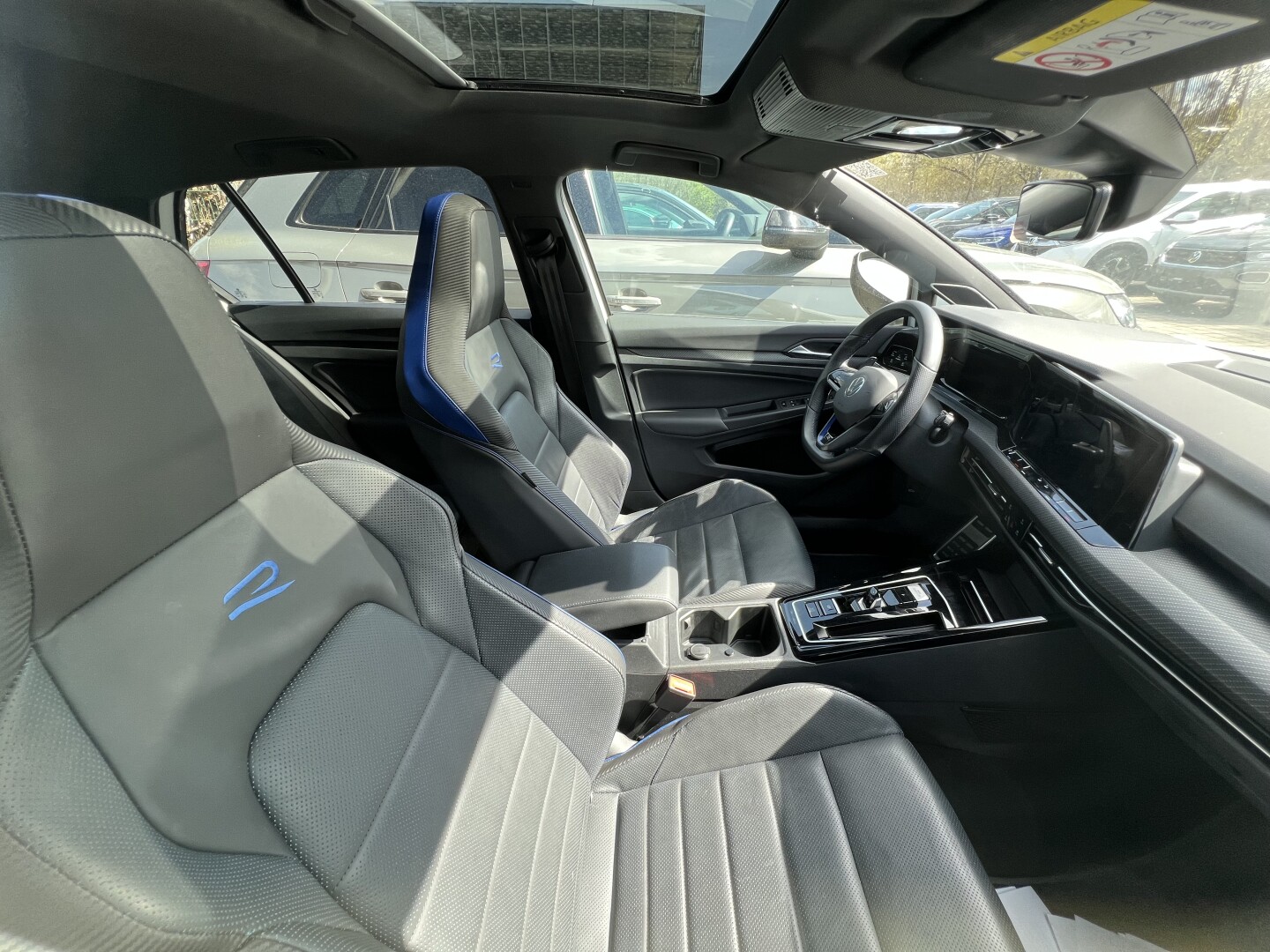 VW Golf 8 R 4Motion 320PS DSG Black-Edition  З Німеччини (130851)