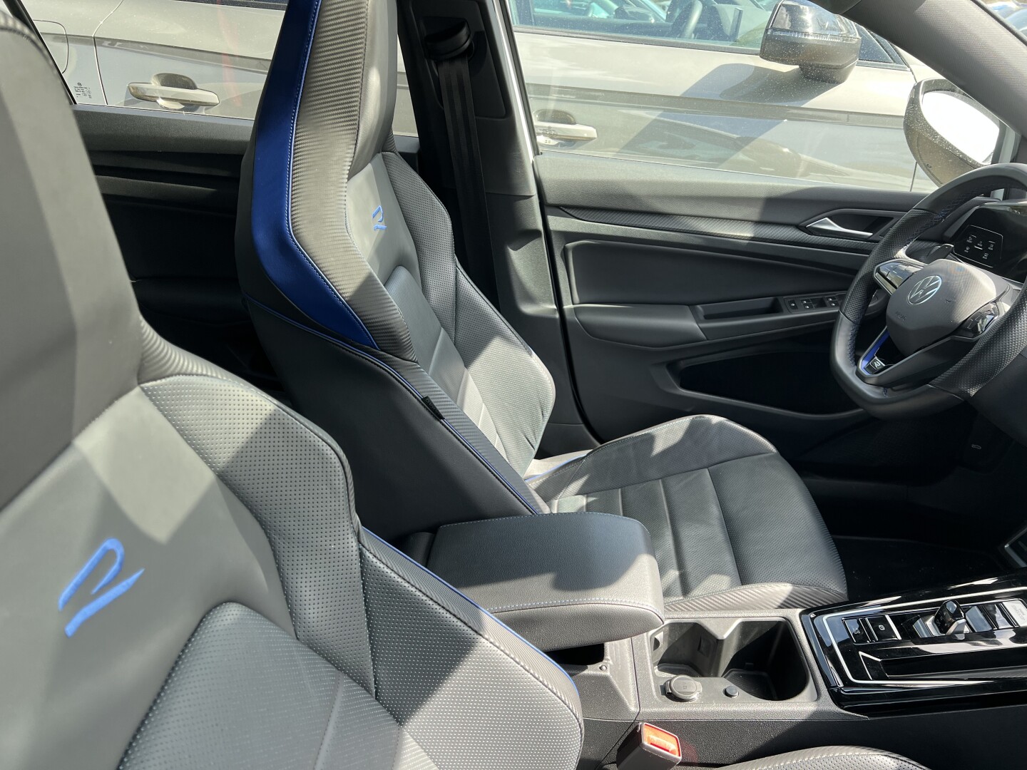VW Golf 8 R 4Motion 320PS DSG Black-Edition  З Німеччини (130853)