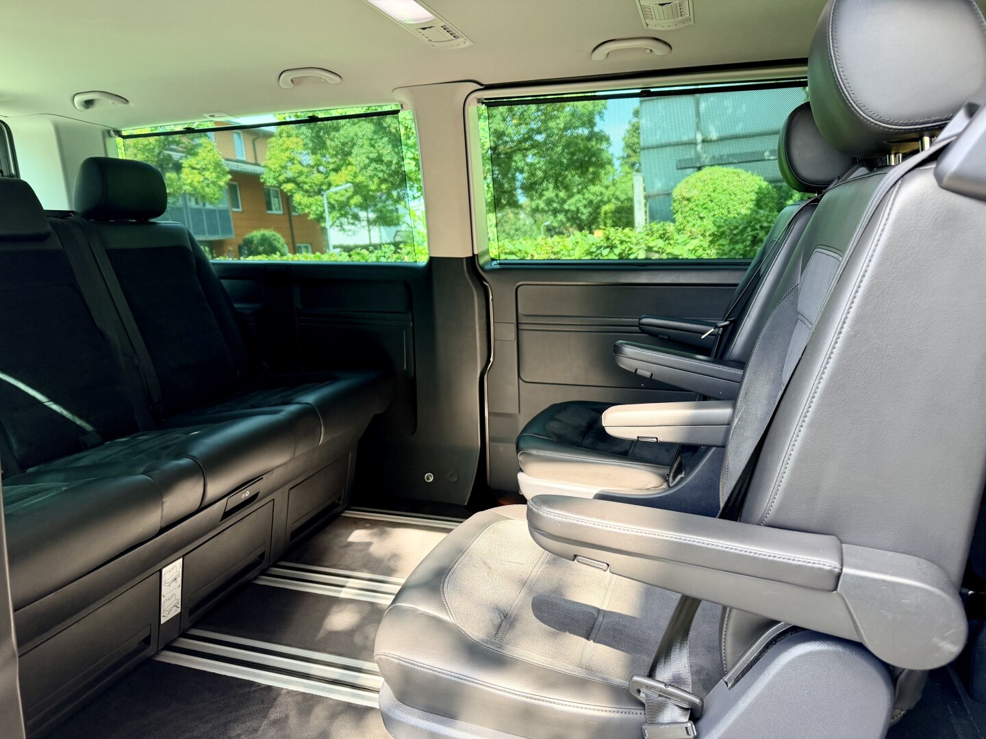 VW Multivan 2.0 TDI 4Motion DSG Lang Heckflügeltüren З Німеччини (131029)