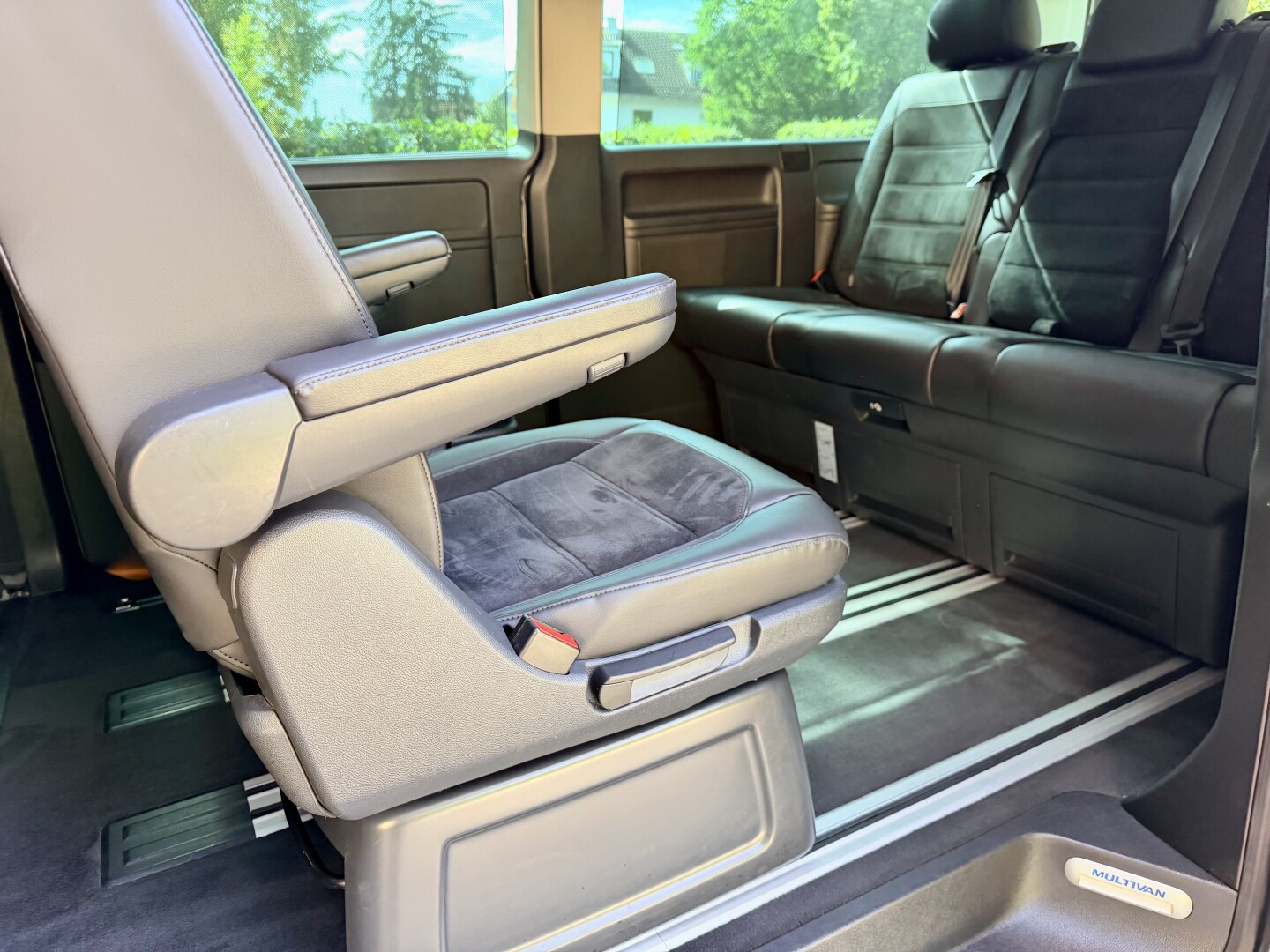 VW Multivan 2.0 TDI 4Motion DSG Lang Heckflügeltüren З Німеччини (131022)