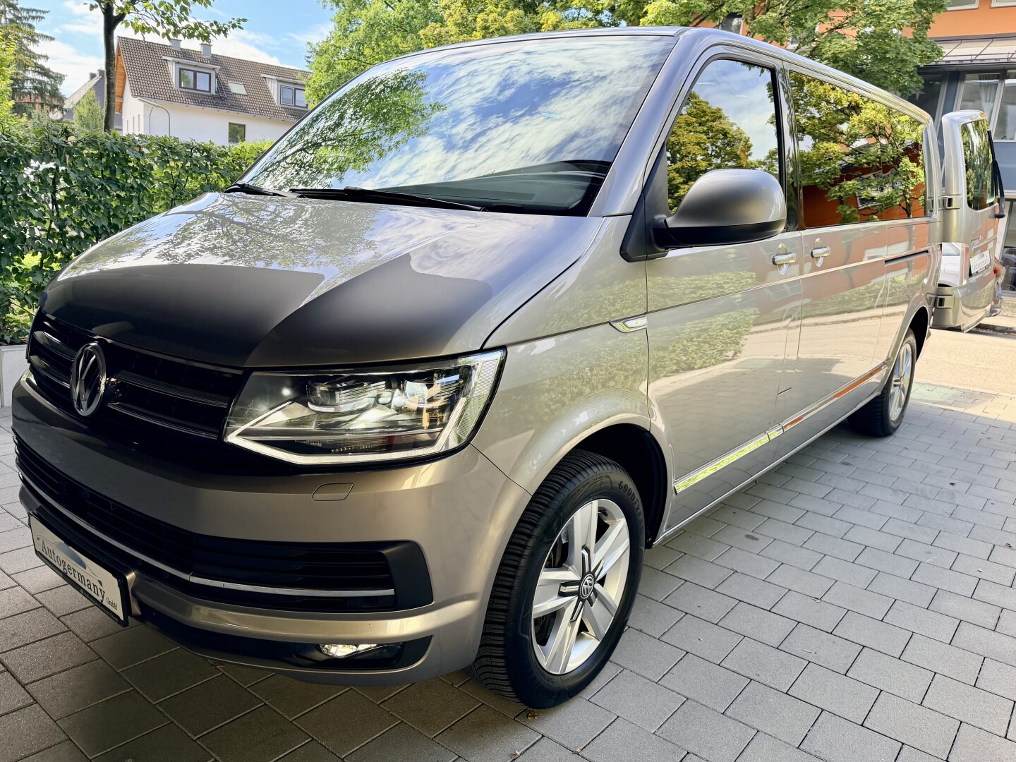 VW Multivan 2.0 TDI 4Motion DSG Lang Heckflügeltüren З Німеччини (131017)
