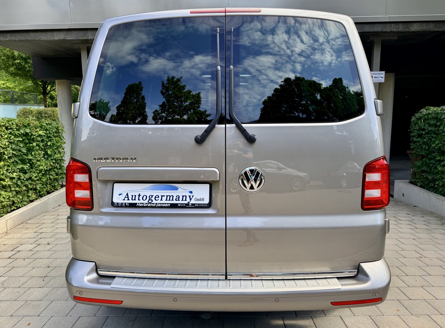 VW Multivan 2.0 TDI 4Motion DSG Lang Heckflügeltüren З Німеччини (131026)